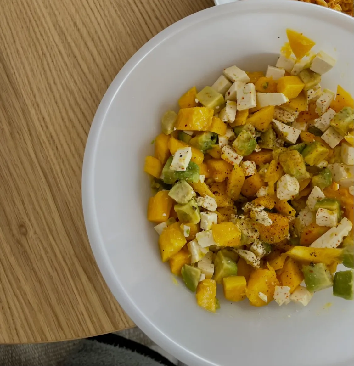 Mango-Avocado Salat mit Feta & Chili