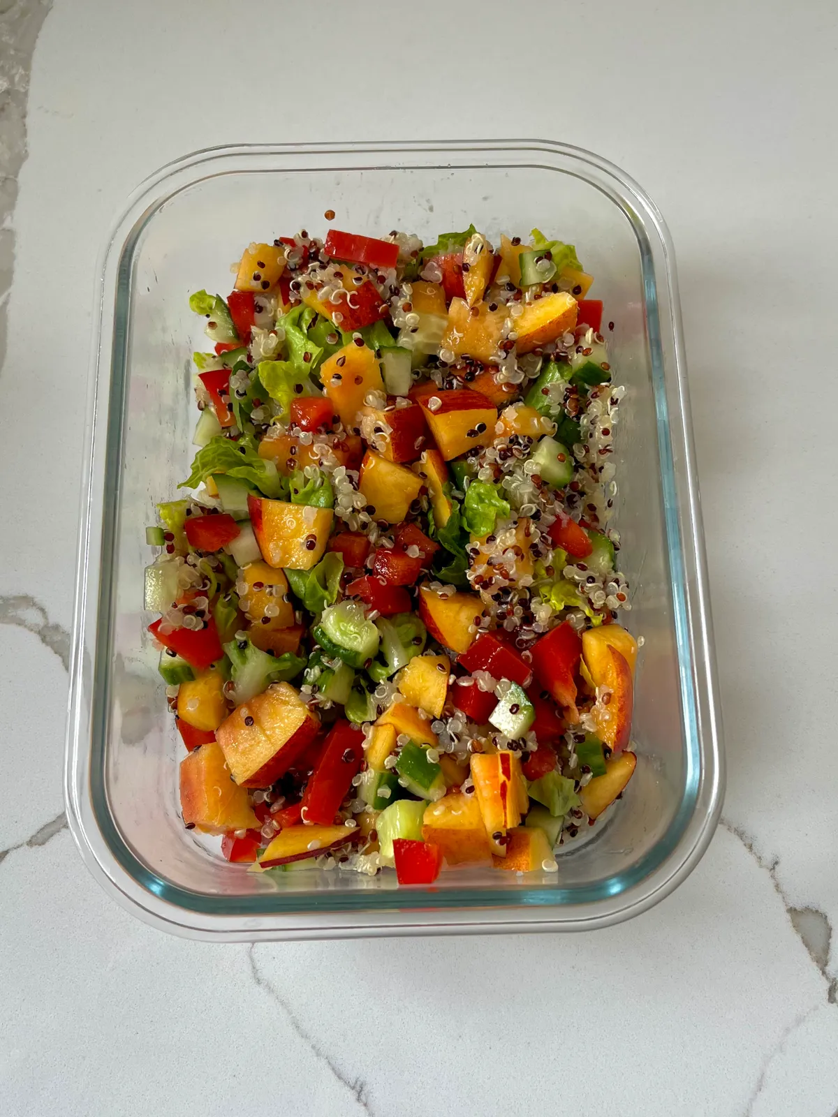 Quinoa-Nektarinen Salat