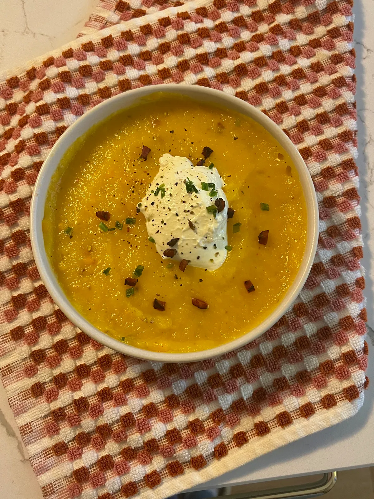 Apfel-Butternut Suppe mit Speck